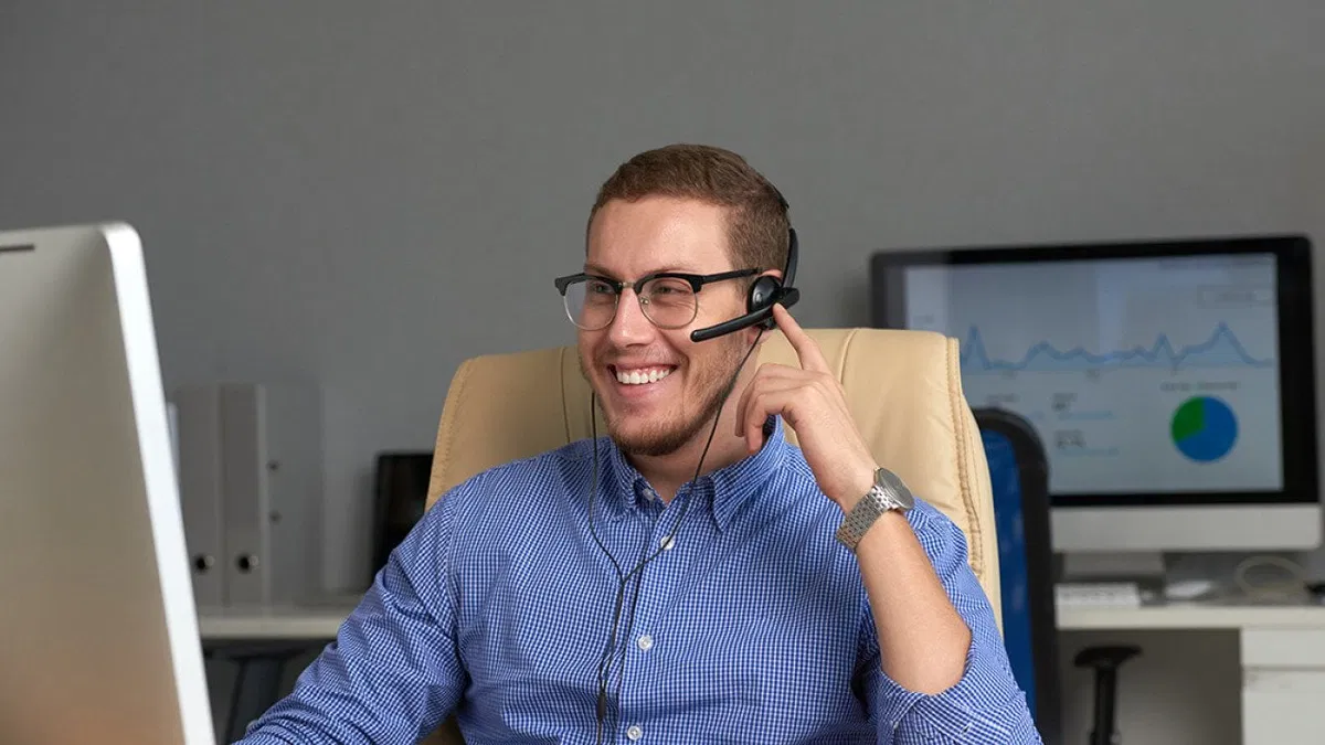 How to compete with bigger budgets when you can’t afford US sales salaries