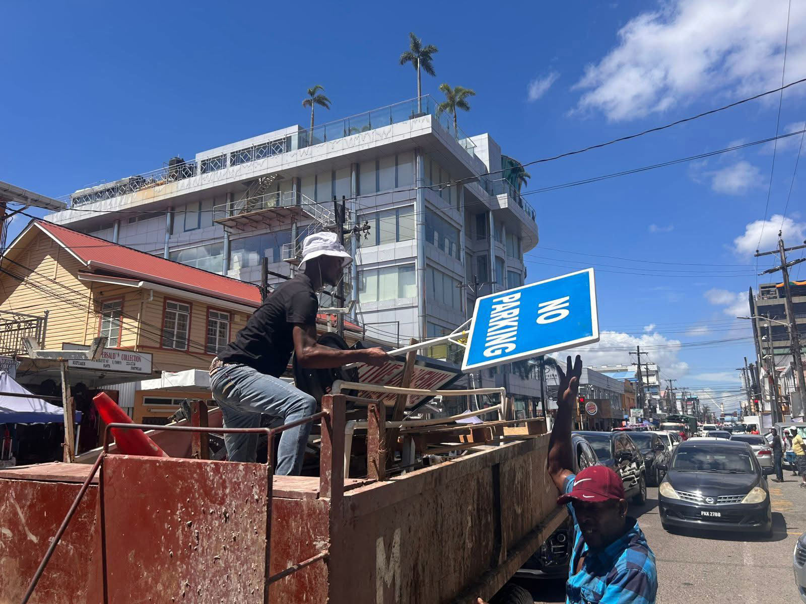 M&CC removing illegal road signage