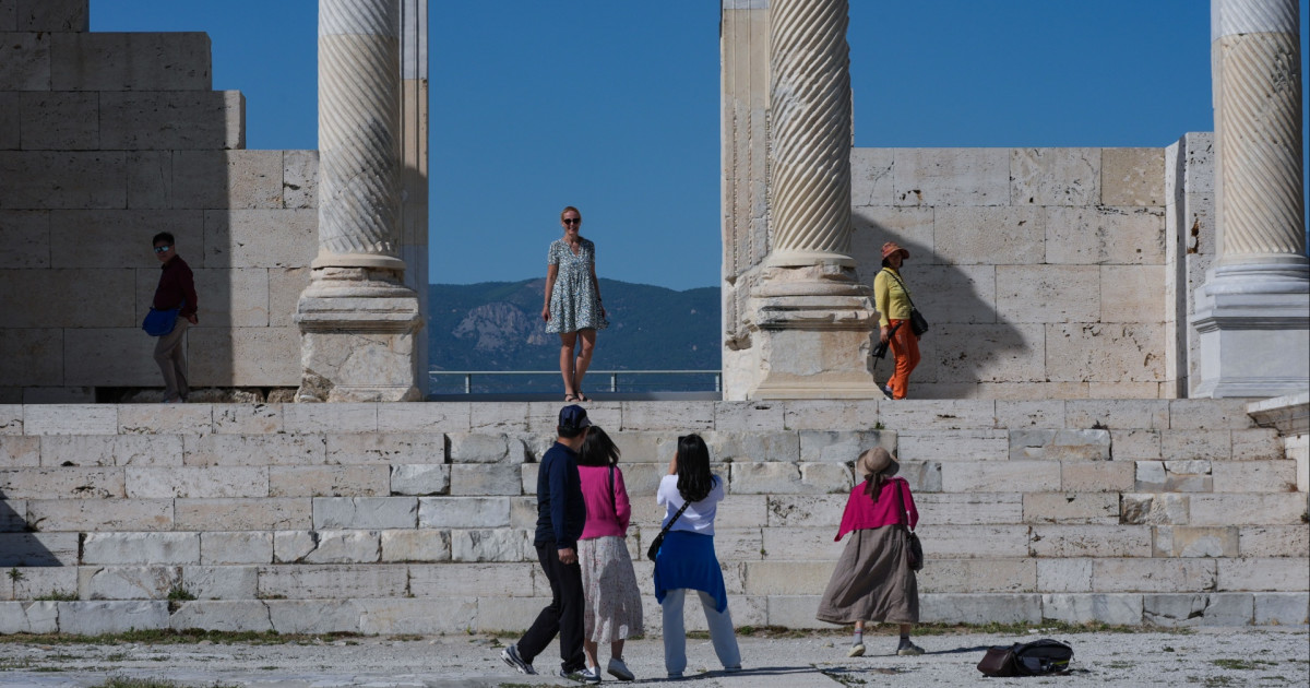 Archaeologists Unearthed Missing Statue Head of Greek Goddess. It's 2,100 Years Old
