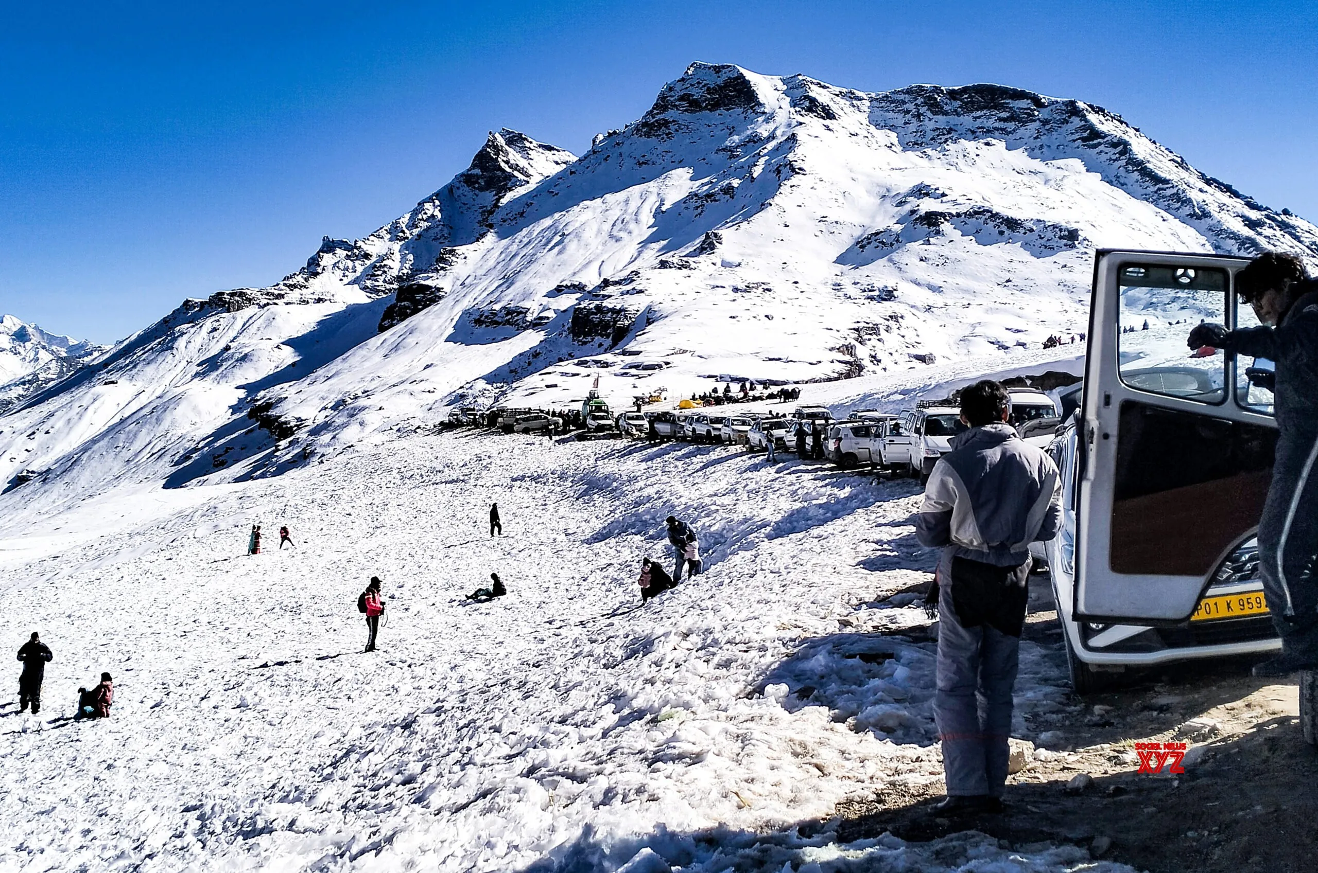 Tourists Visit Rohtang Pass Amid Snow #Gallery