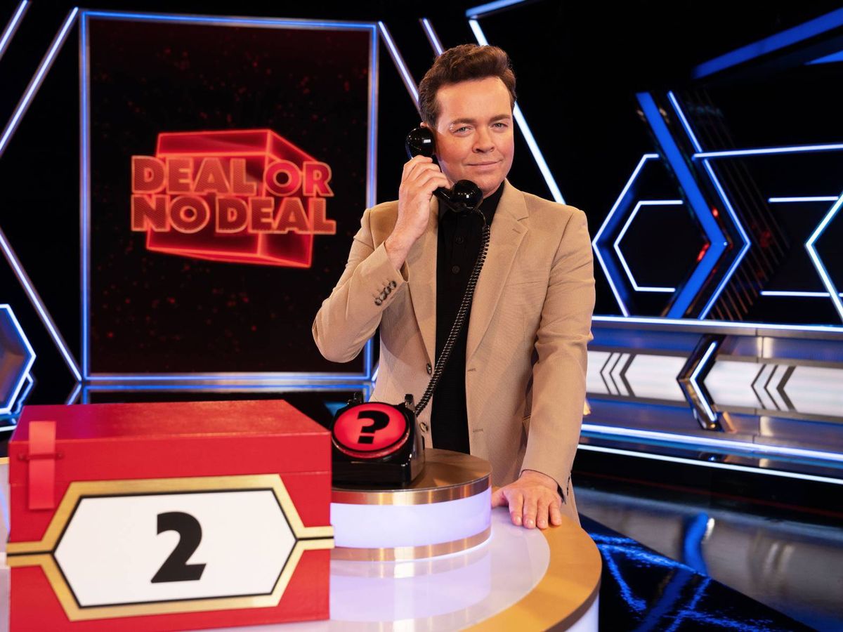 ITV fans 'fed up' minutes into new Deal or No Deal as they issue same complaint
