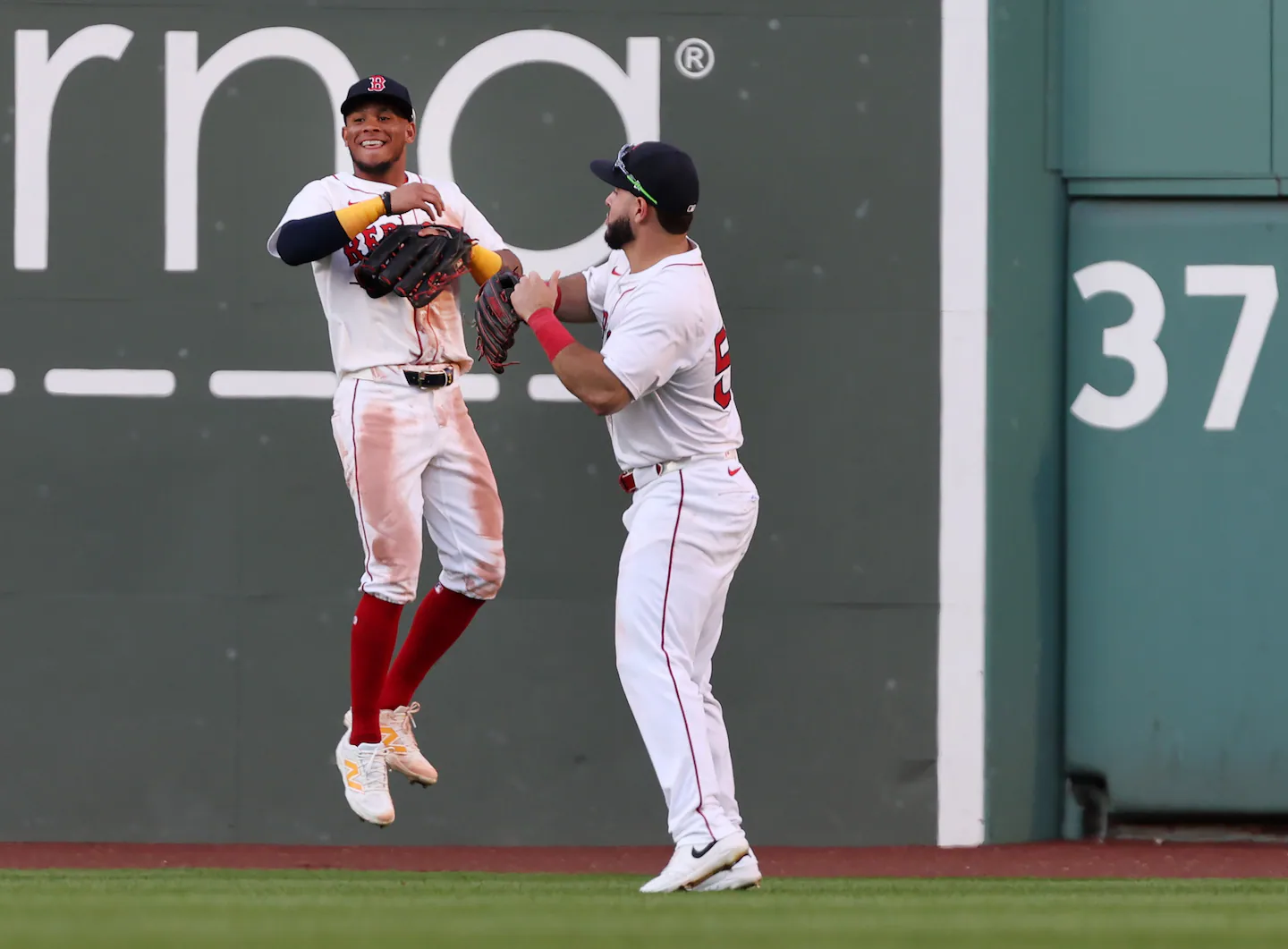 Red Sox’ Ceddanne Rafaela, Wilyer Abreu field honors as Gold Glove Award winners