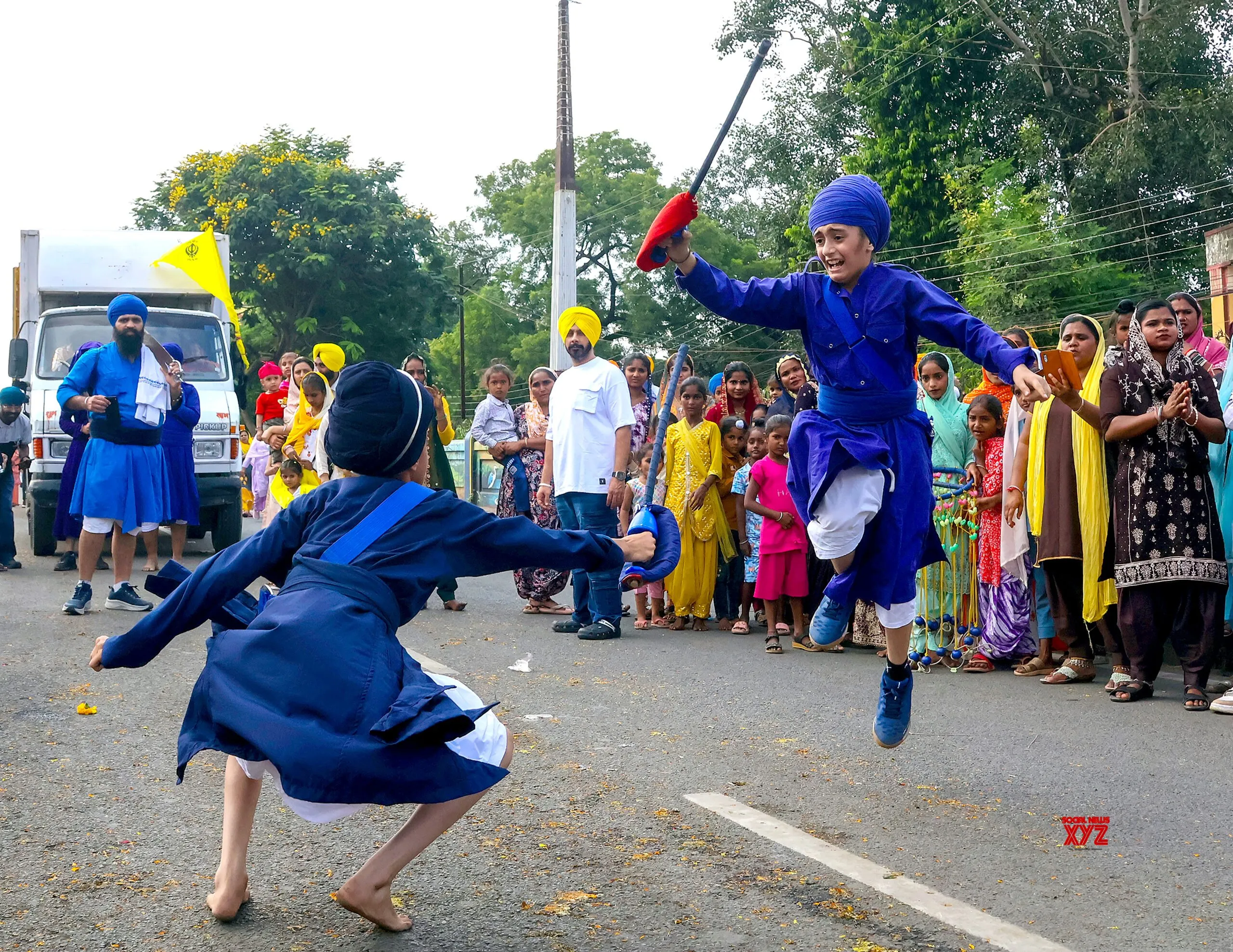 Indore: Gatka Team Performs During Guru Nanak Dev Ji Nagar Kirtan #Gallery