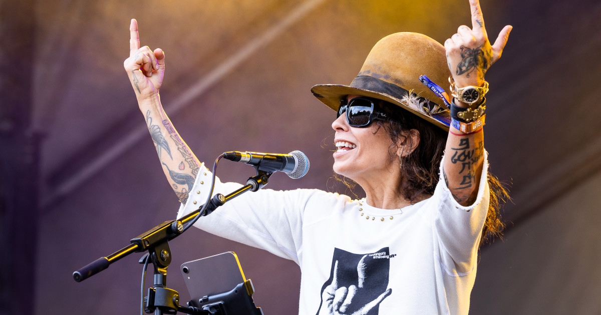 4 Non Blondes React to TikTok’s New Obsession With Their 1993 Anthem