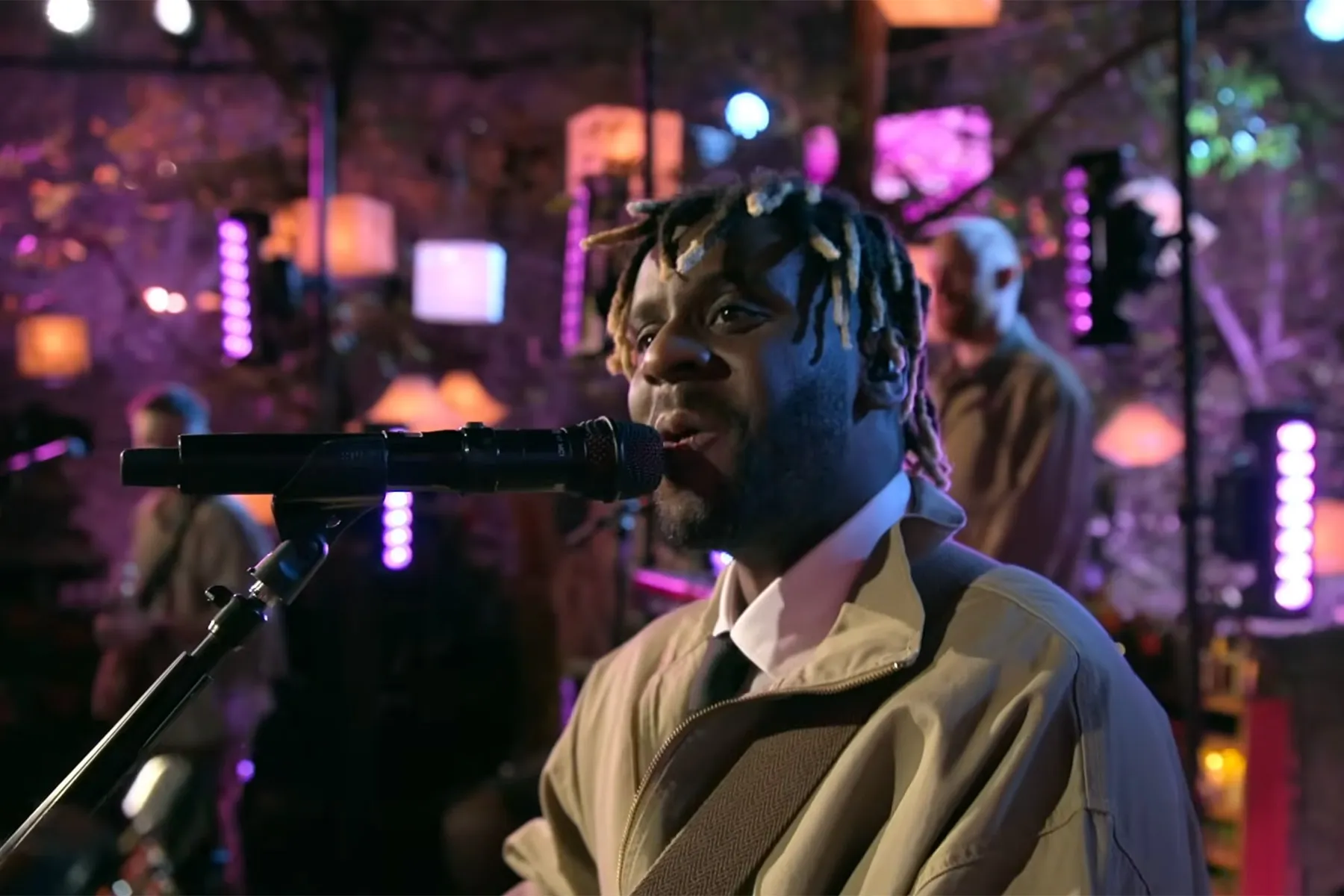 Myles Smith Brings ‘Nice to Meet You’ to ‘Love Is Blind’ Reunion: Watch