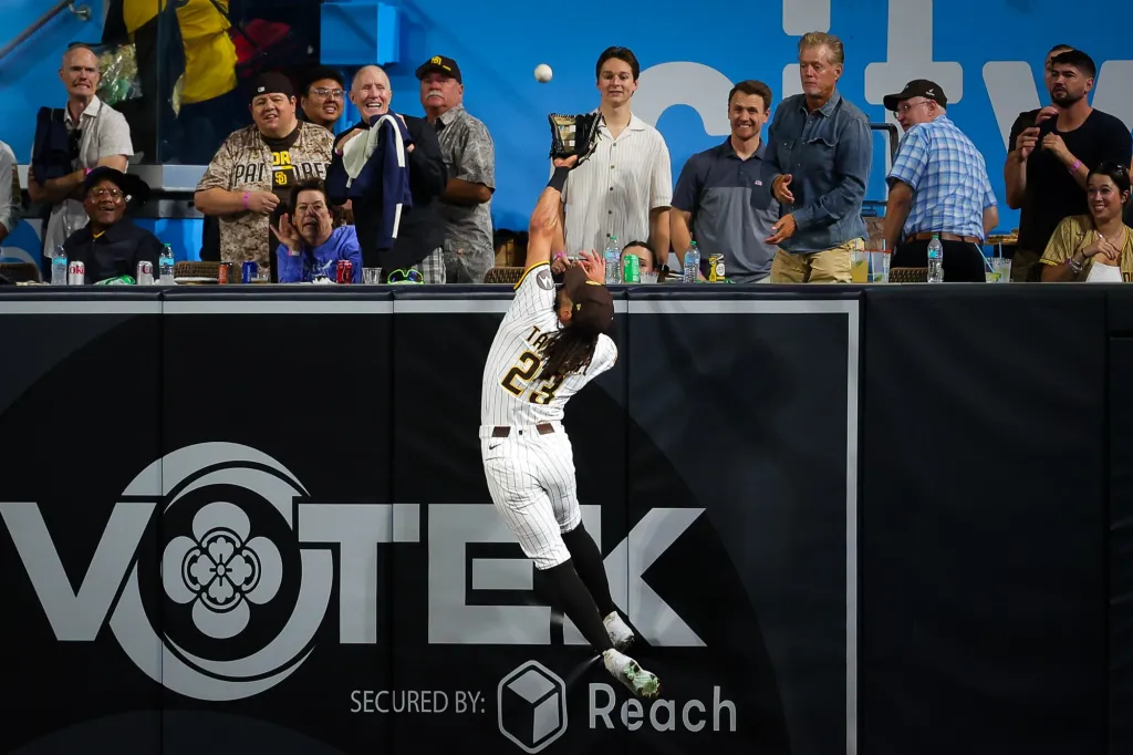 Padres' Fernando Tatis Jr. wins second Gold Glove