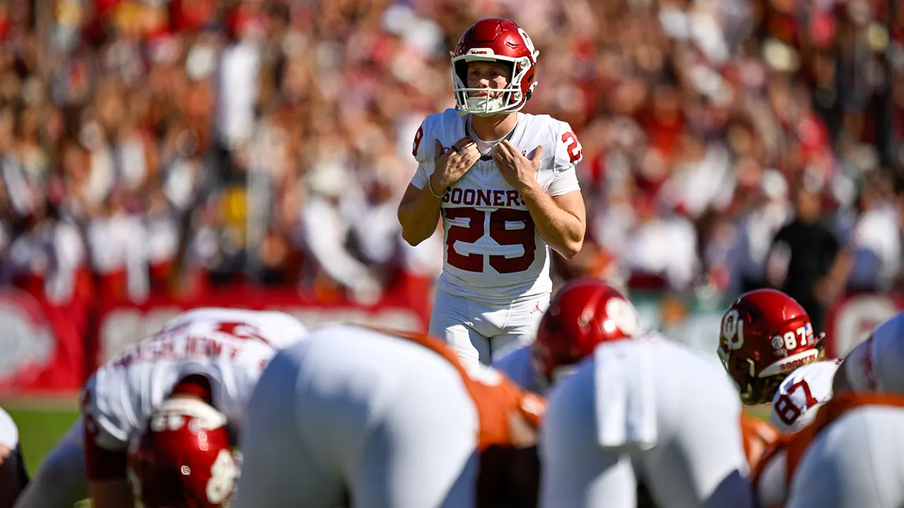 Oklahoma kicker gets ribbing over short shorts