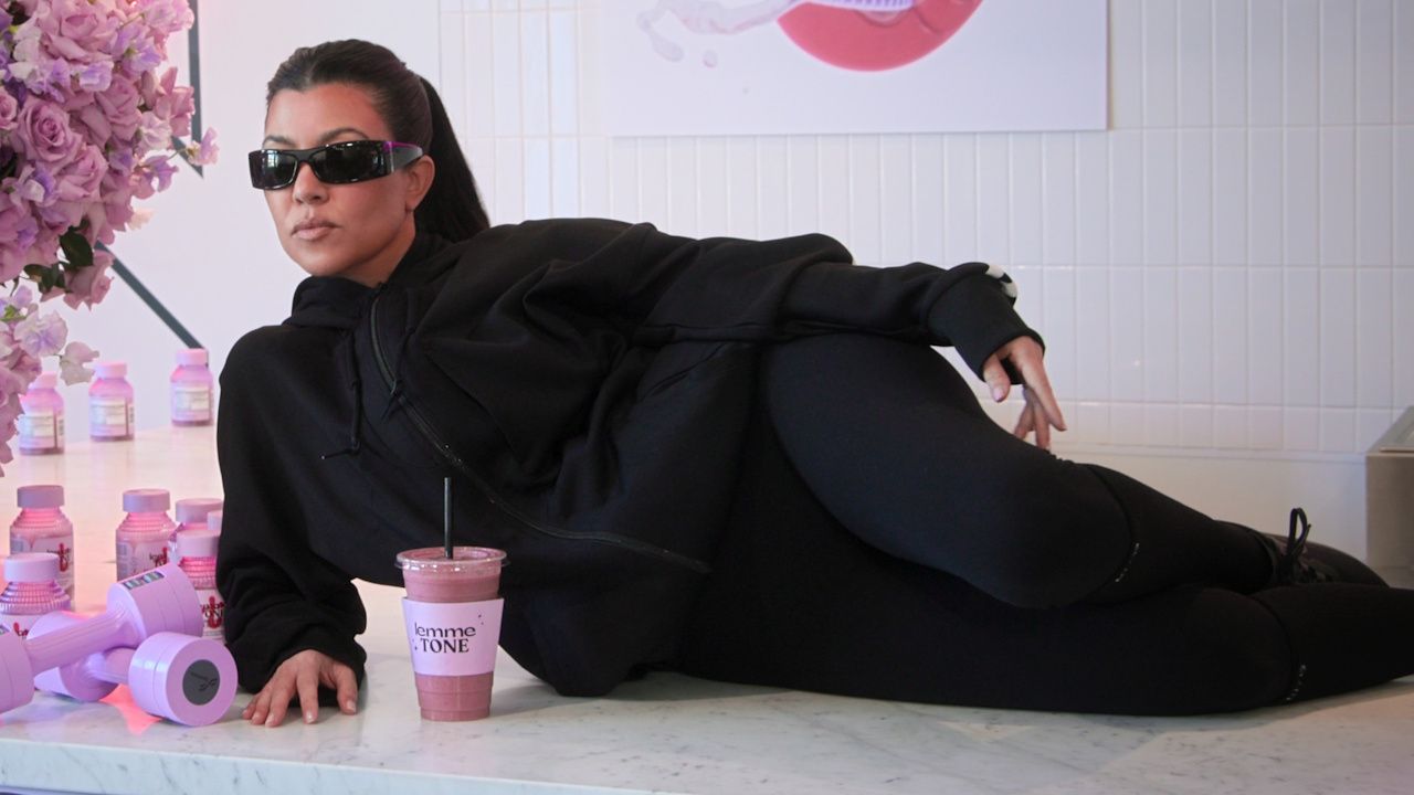 I Dunno What’s Going On With This Kourtney Kardashian Photoshoot But I’m Impressed She Made It Up On The Checkout Belt Like That