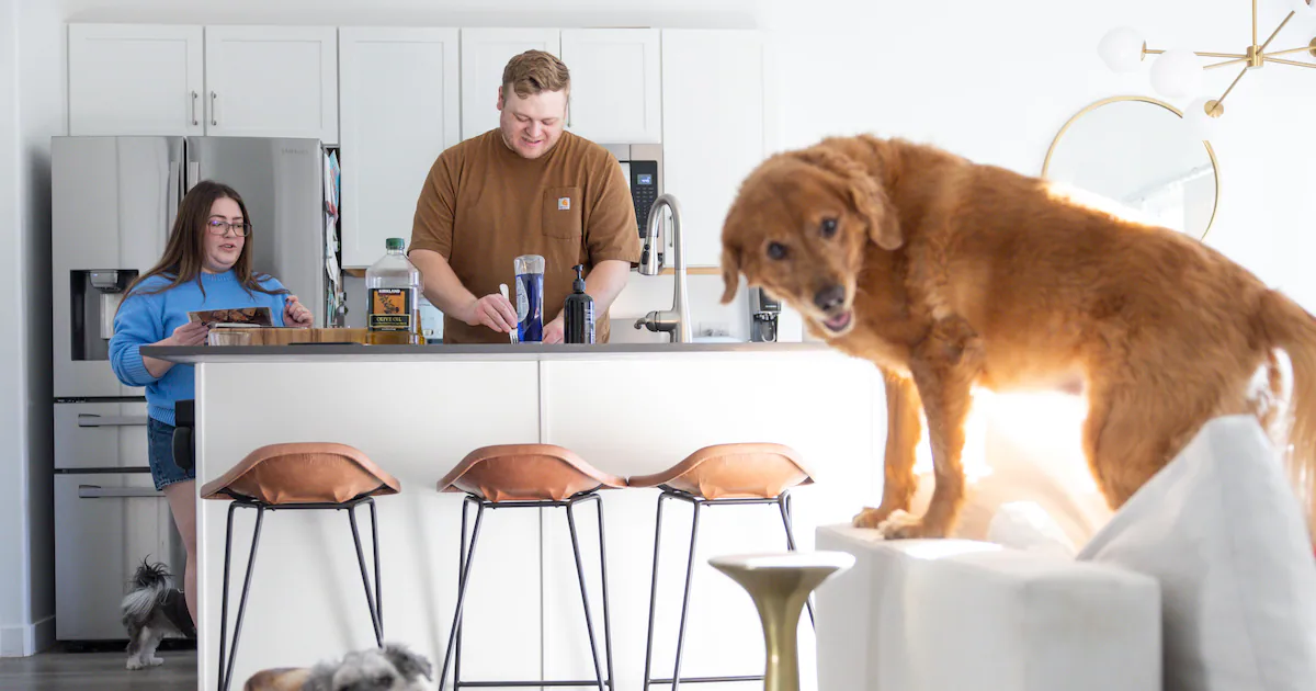 What financial concerns do people have amid government shutdown?