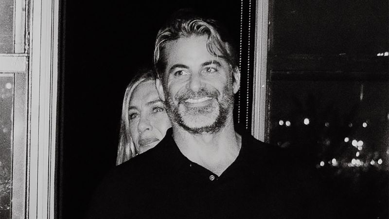 Jennifer Aniston and Jim Curtis go Instagram-official