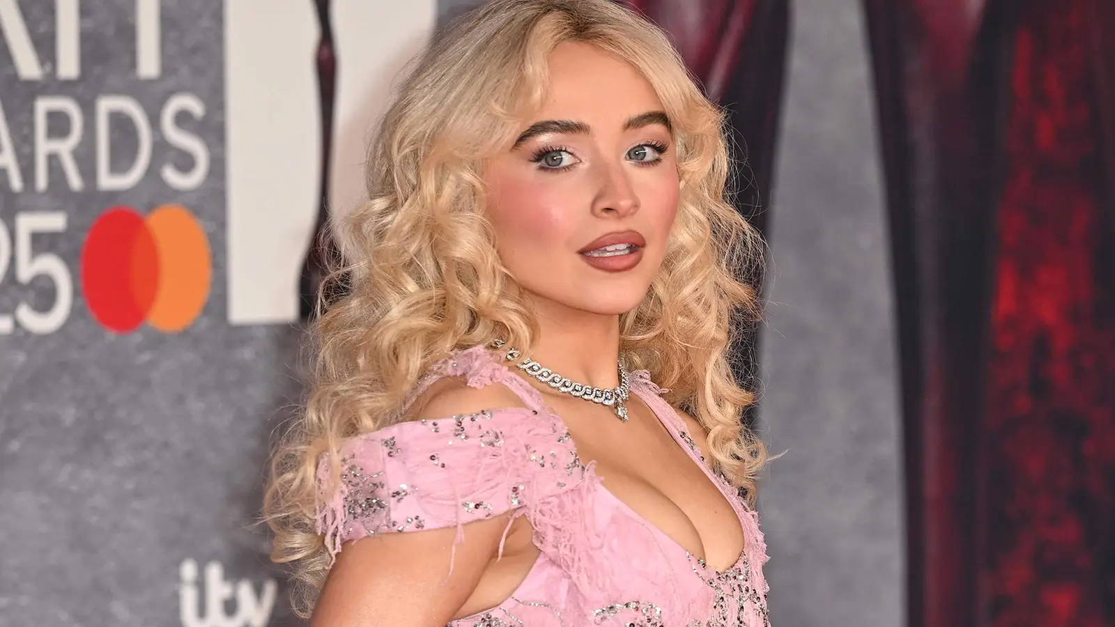 OG Wonder Woman Approves Of Sabrina Carpenter’s Version Of The DC Hero