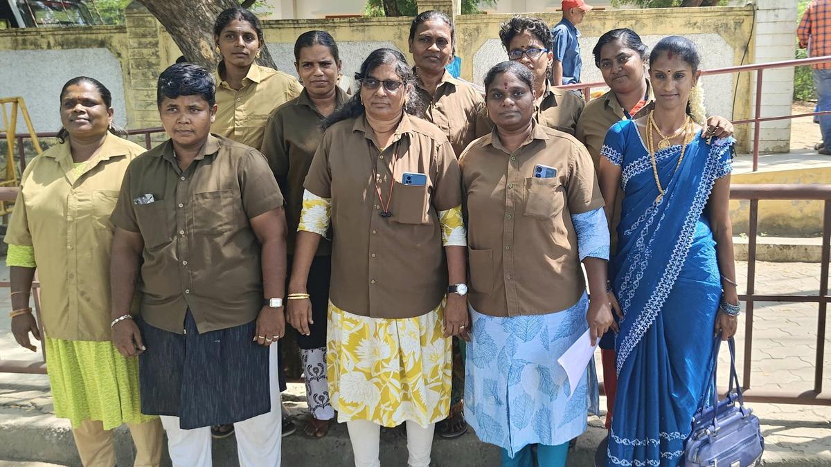 Women auto drivers appeal to Collector for space near Palayamkottai new bus stand