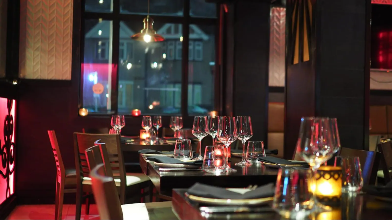 Kung Fu On The Side? This Chinese Restaurant Staff Serve Food Like ‘Martial Arts Legends’