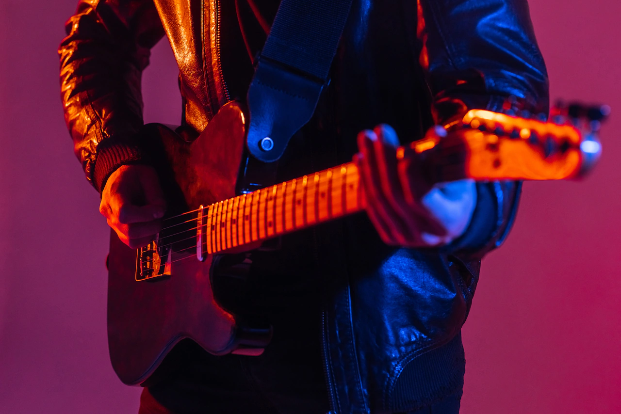 Legendary rock star found dead in own pool of blood (report)