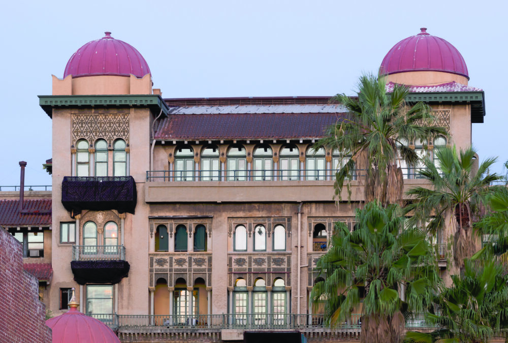 Explore Old Pasadena for History, Dining and Fun