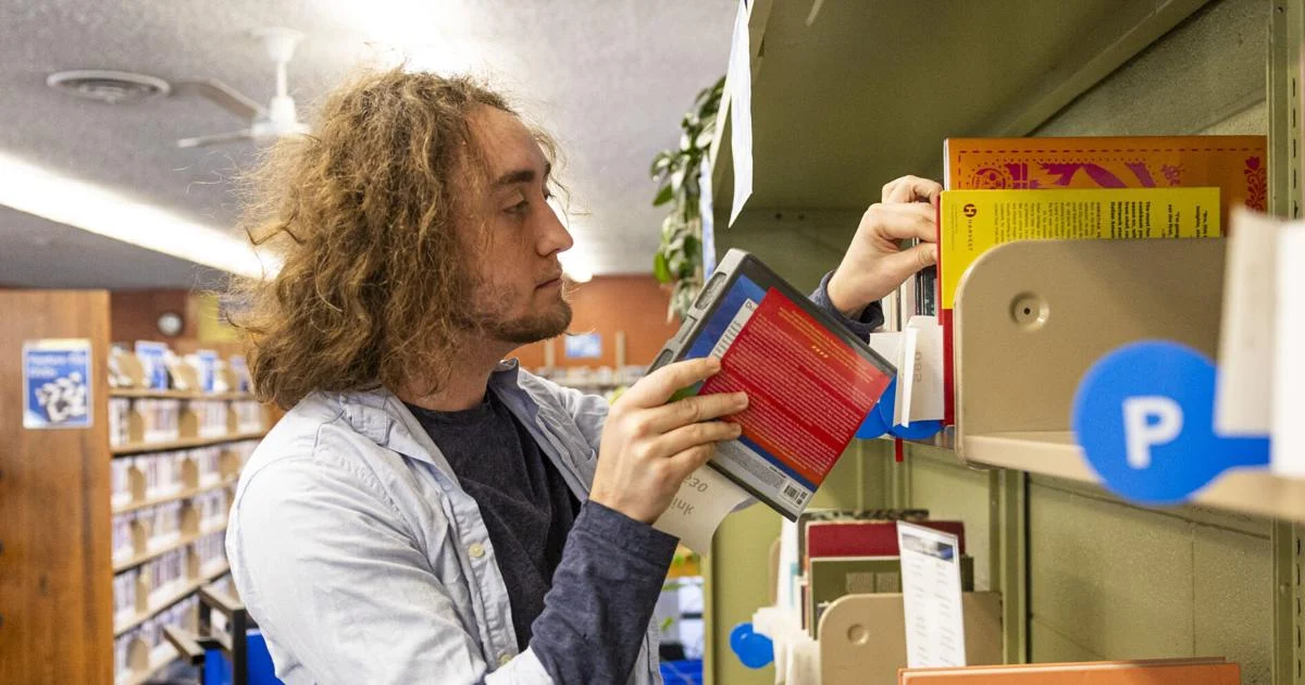 Baker & Taylor closure forces Lincoln libraries to adapt