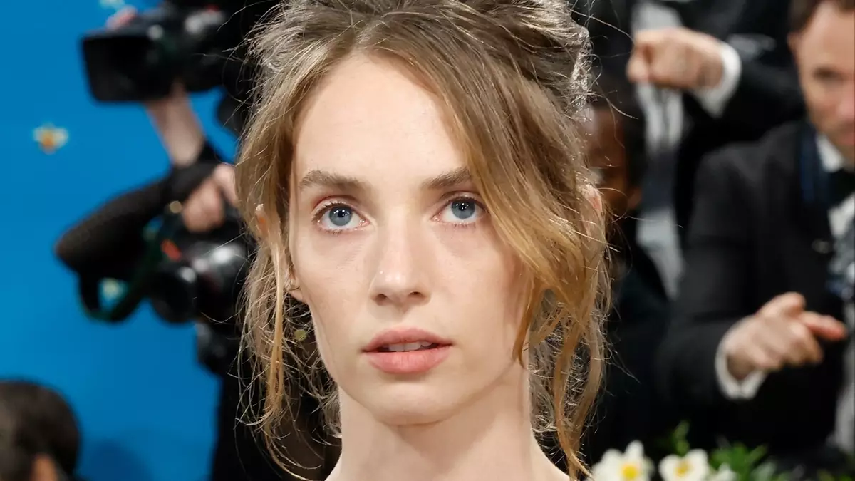Maya Hawke reignites nepo baby debate with comment about 'uncle' Tarantino
