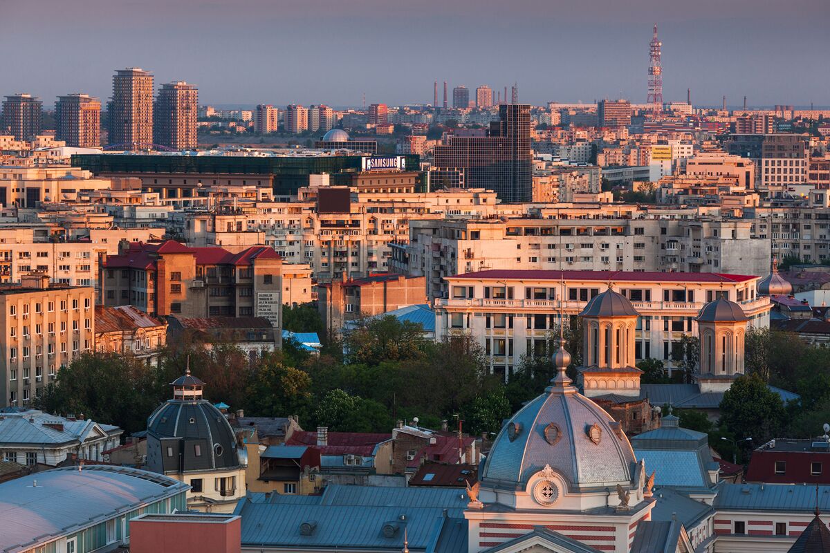 Romania to Tighten Foreign Borrowing Goal to Contain Debt Growth