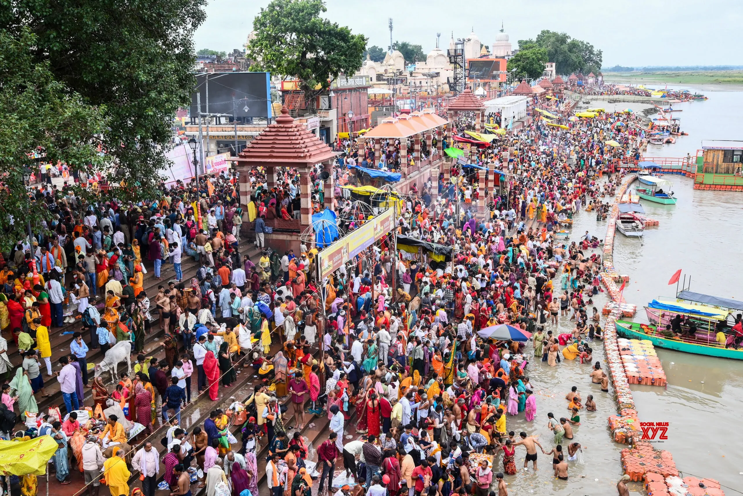 Ayodhya: Devotees Perform Panchkosi Parikrama #Gallery