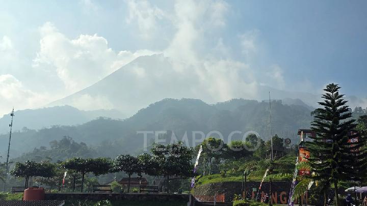 Mount Merapi Erupts Hot Clouds; Alert Level III Unchanged Since 2020