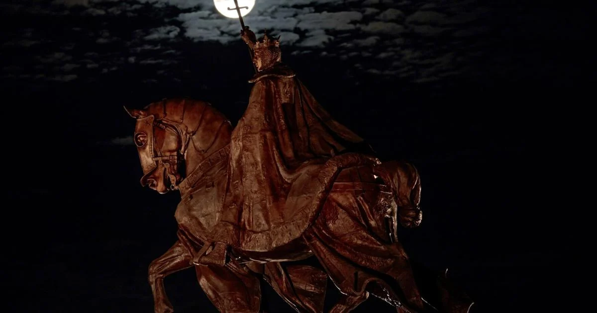 October 2025 in photos: Harvest moon rises, tears fall, and more