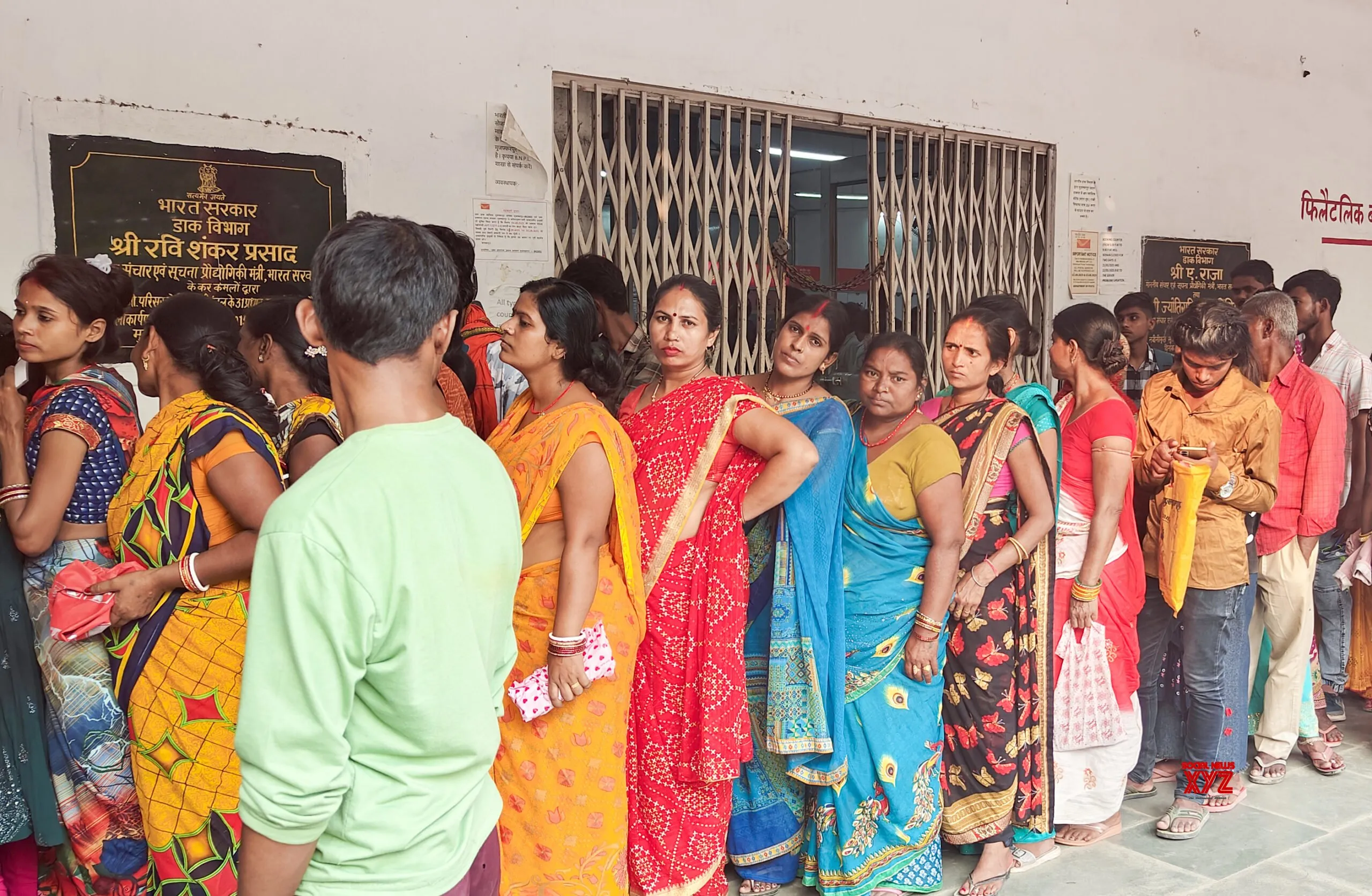 Women Queue Up to Update in Muzaffarpur #Gallery