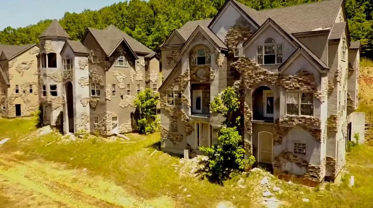 The abandoned $1.6 billion ghost town of mansions that no-one has ever lived in