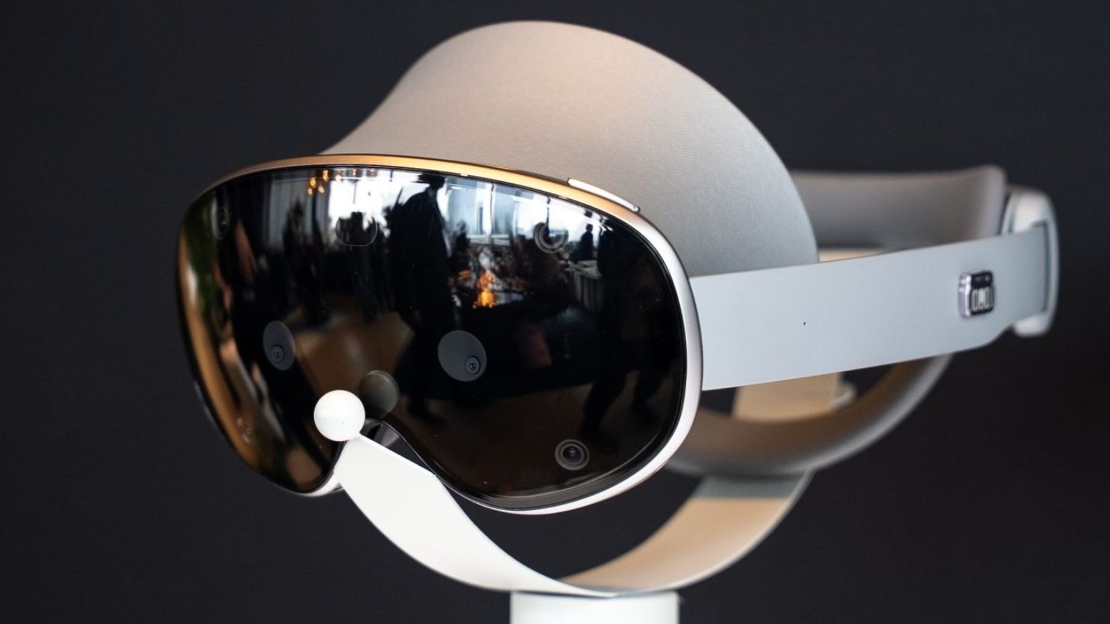 Samsung & Google Show Off Their Answer To The Apple Vision Pro