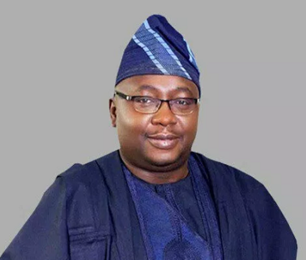 Adelabu gives N100 million business grant to traders, artisans, farmers in Oyo