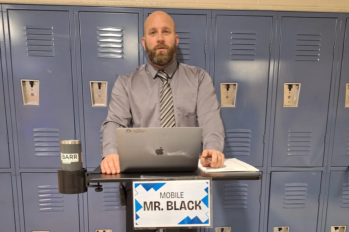 Maine middle school principal under fire for dressing as ICE agent for Halloween