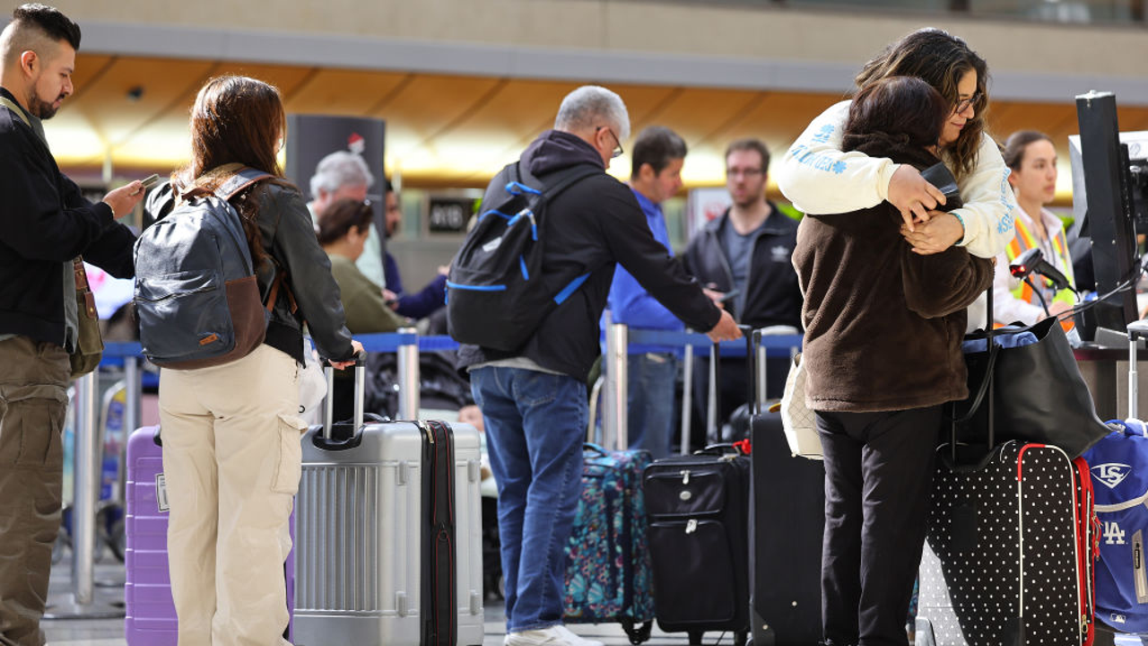 Thanksgiving travel at risk? How a government shutdown might impact your trip