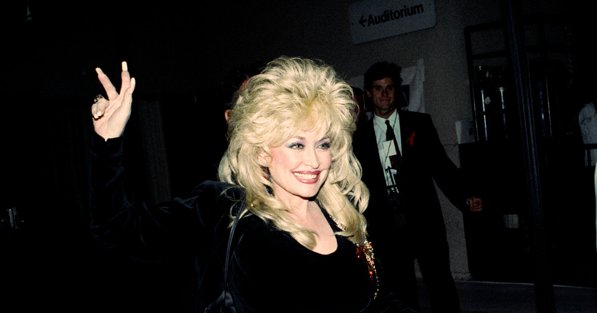 Dolly Parton Covers 'What's Up' With Linda Perry