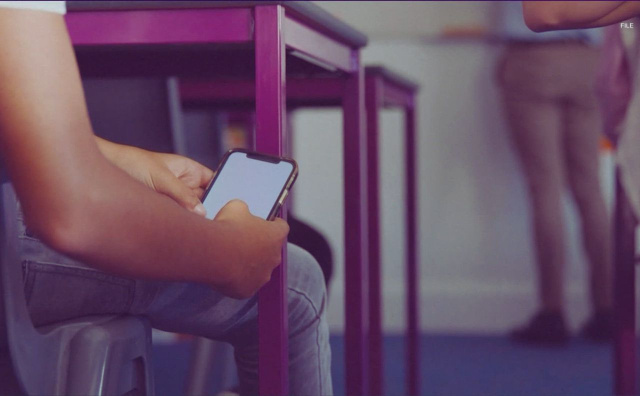 Bulgaria to Ban Mobile Phones in Schools Starting January