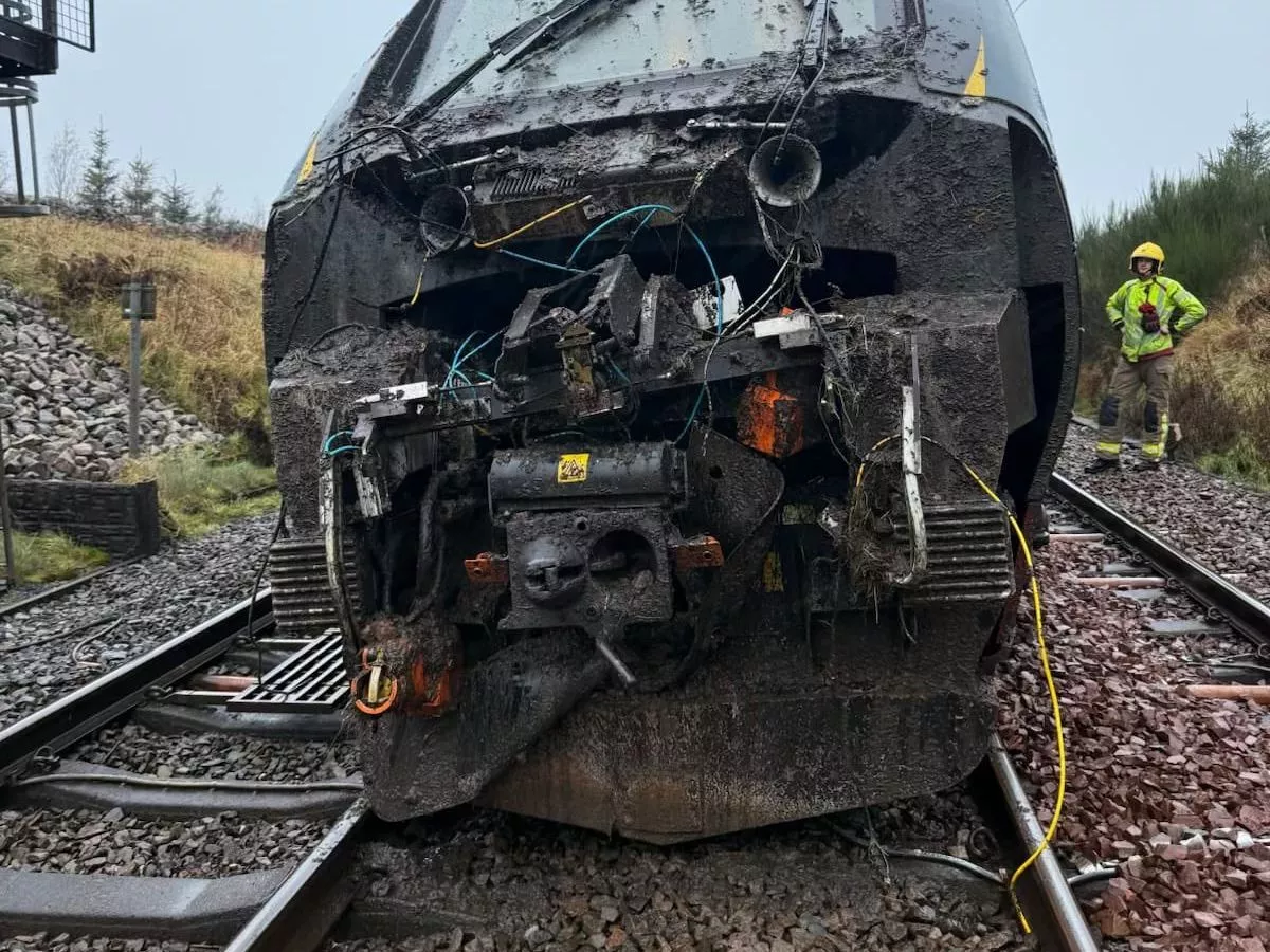 Derailed train removed from tracks as Glasgow travellers warned disruption ongoing