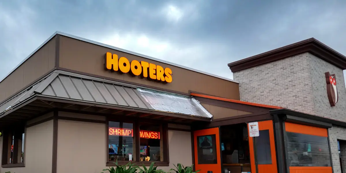Hooters Puts Bankruptcy Behind It, Overhauls Uniforms and Menu
