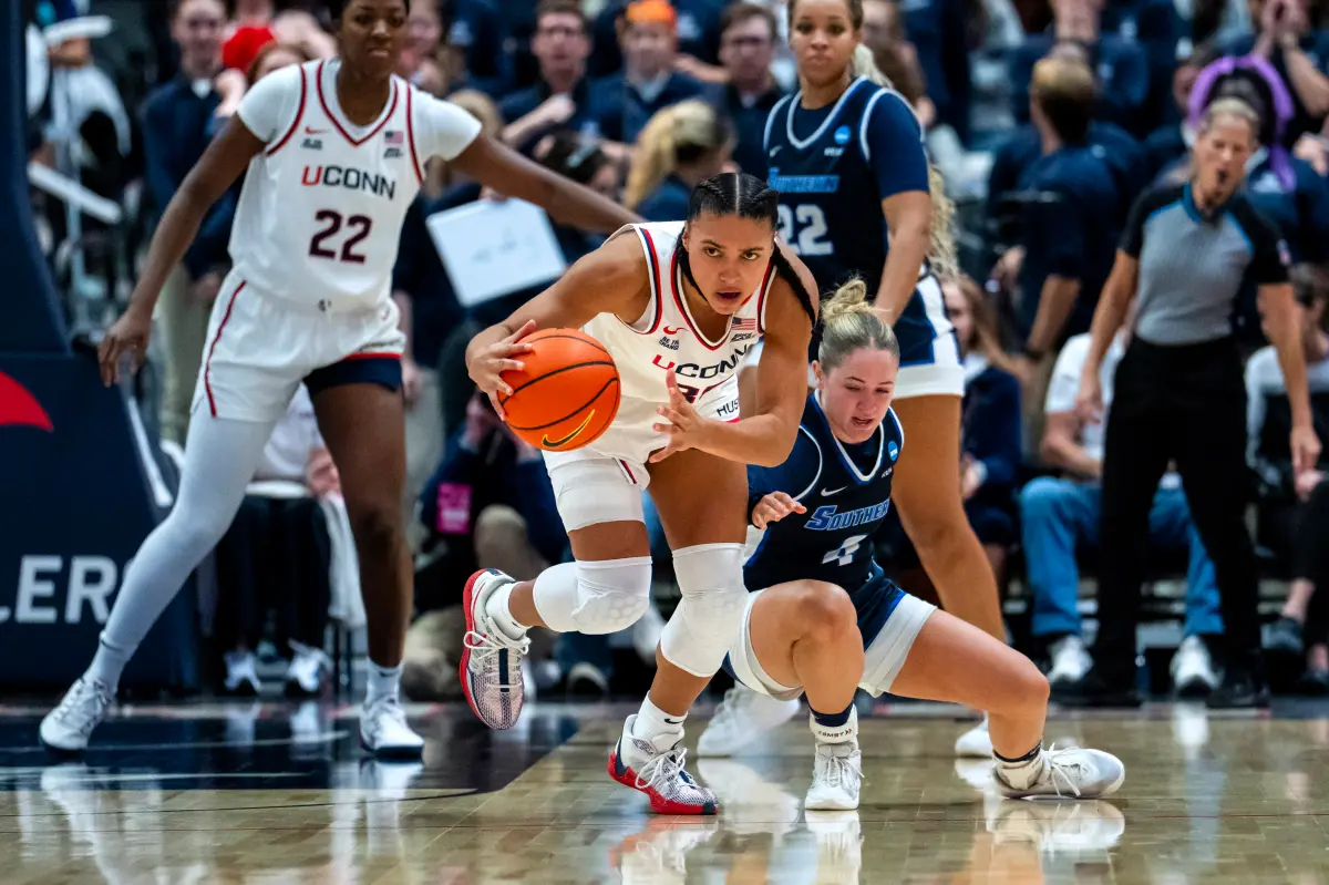 UConn opens season as favorites