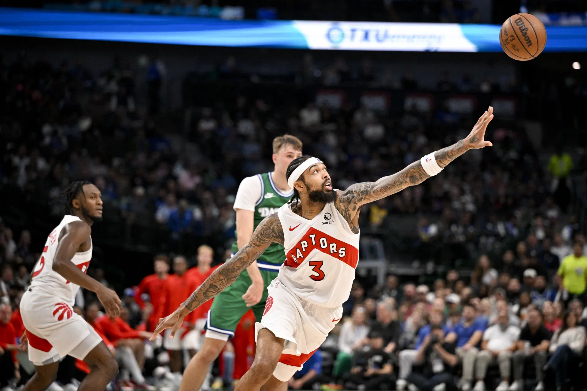 "Jus fell to my knees": NBA Fans Erupt as Brandon Ingram and GloRilla Share Intimate Kiss during Heartfelt Courtside Moment