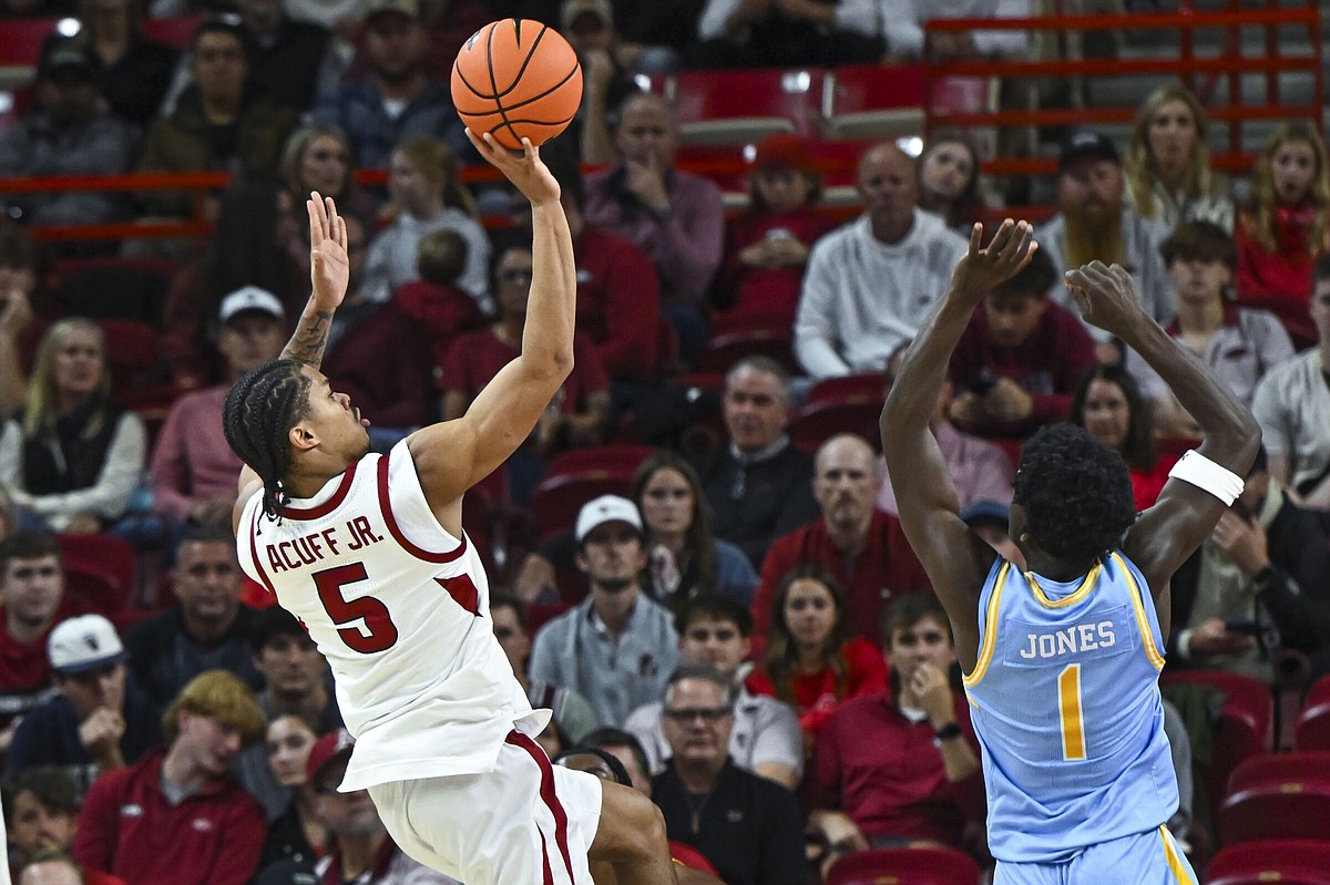 Arkansas men’s basketball: Freshman PG Acuff scores 20 in 1st half of debut