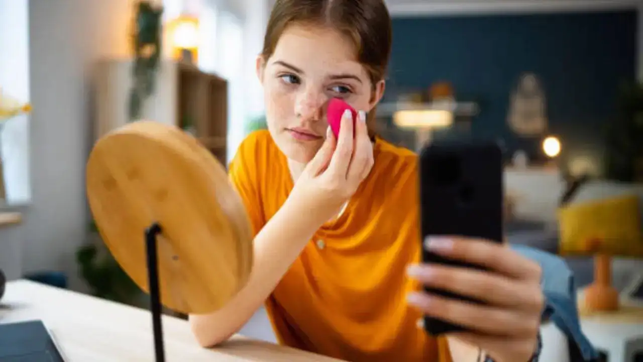 Top Dermatologist Sounds Alarm on Teenagers’ Skincare Habits; Says Obsession with Serums Could be Damaging