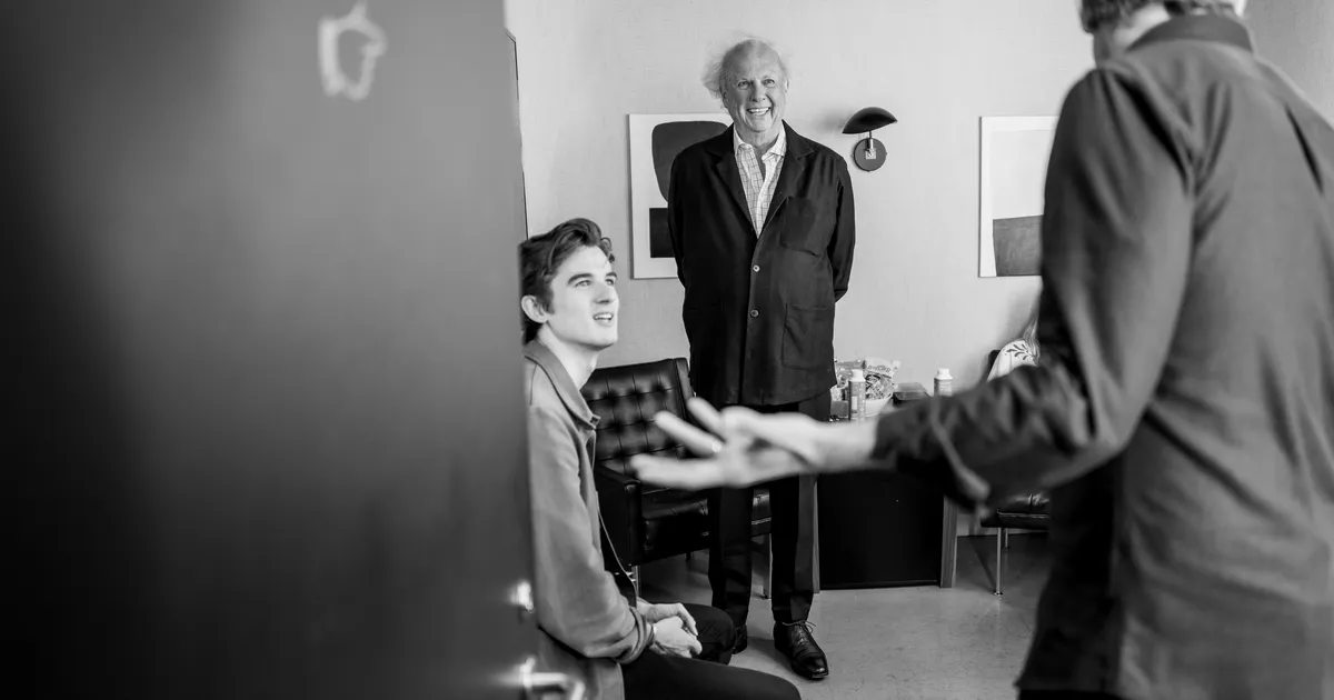 Bon Voyage, Air Mail