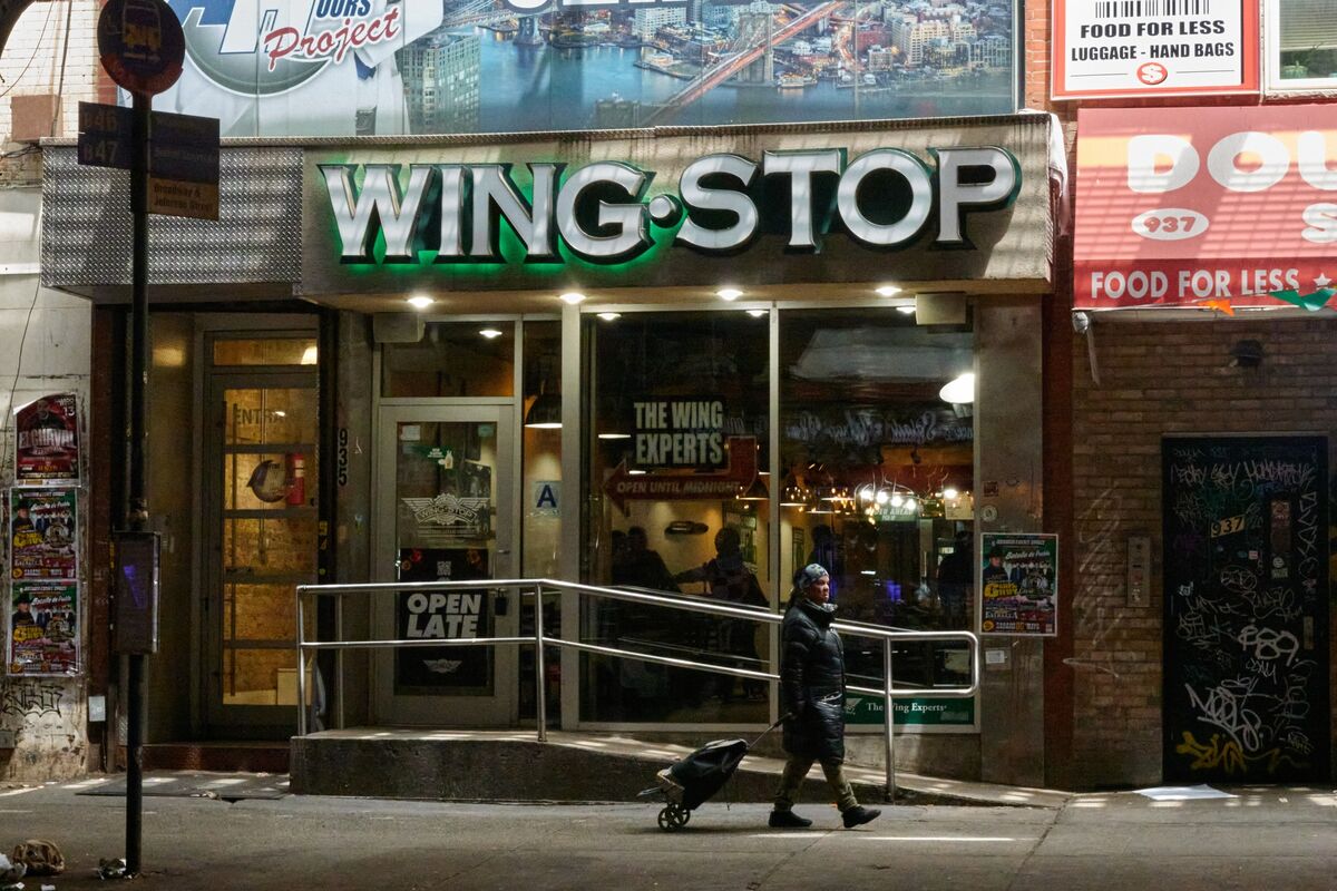 Wingstop Falls After Cutting Same-Store Sales Outlook