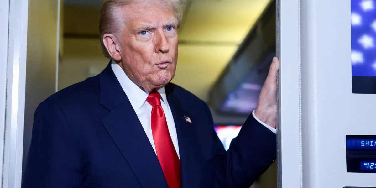 Senator issues new warning about 'power-hungry' Trump