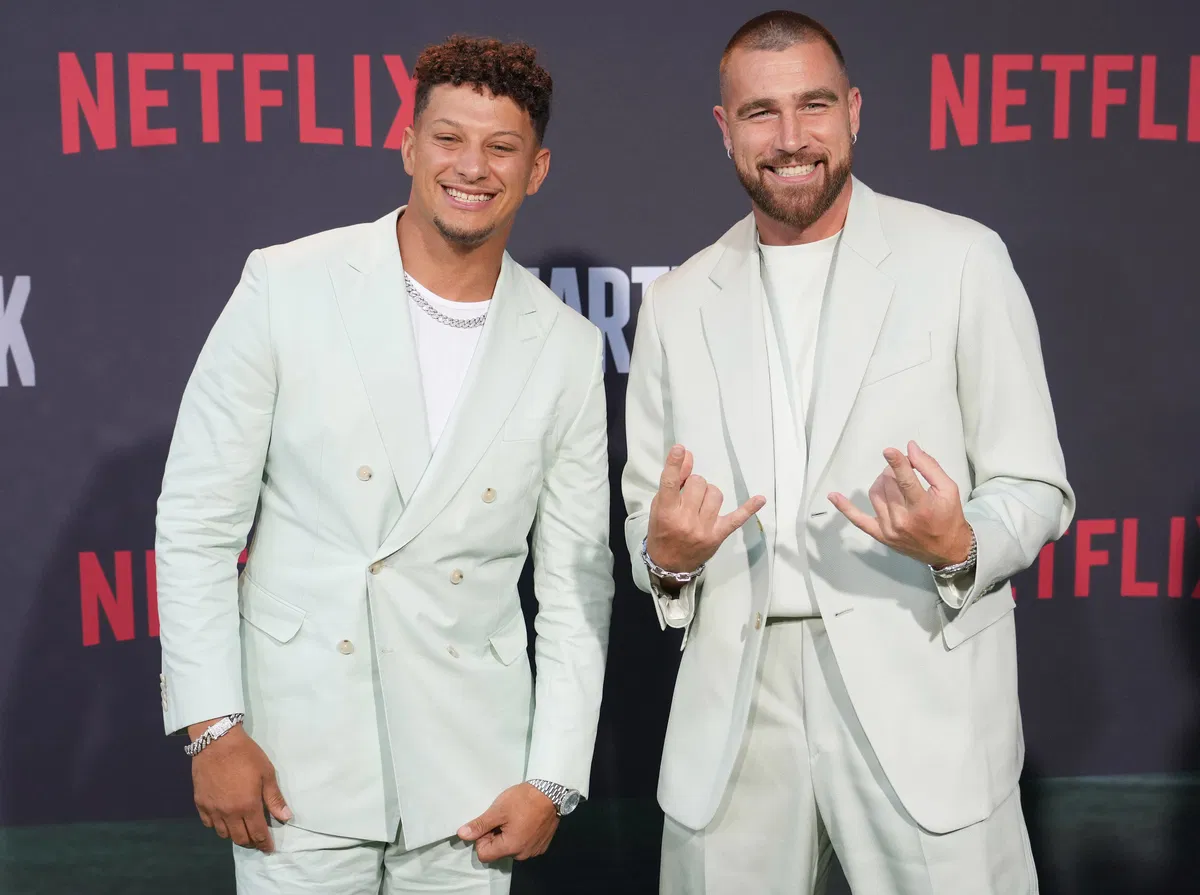 Patrick Mahomes & Travis Kelce’s Restaurant Makes Thanksgiving Announcement Before Chiefs-Cowboys Game