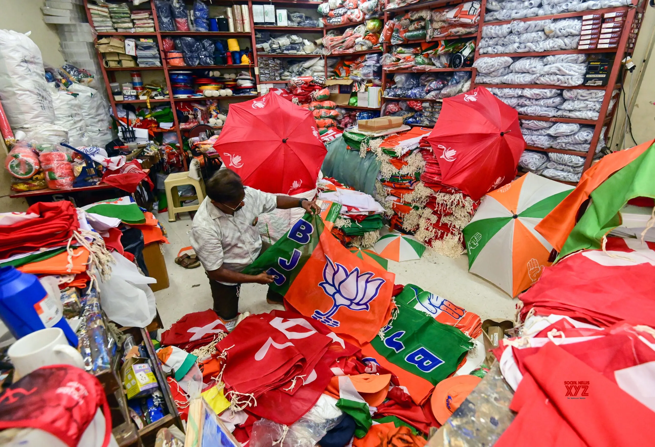 Flag and Election Material Market Booms in Thiruvananthapuram #Gallery
