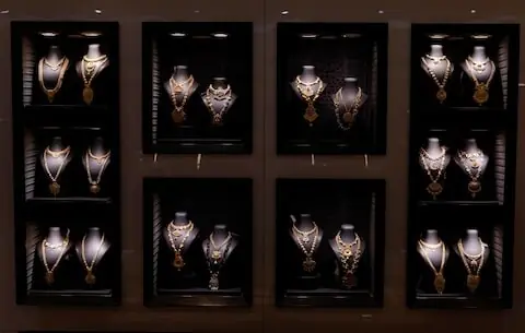 Gold reclaims $4,000 level on softer US dollar, rate-cut prospects