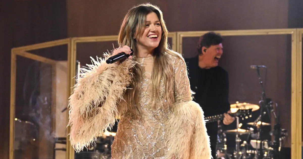 Kelly Clarkson Announces Vegas Return After Brandon Blackstock Death