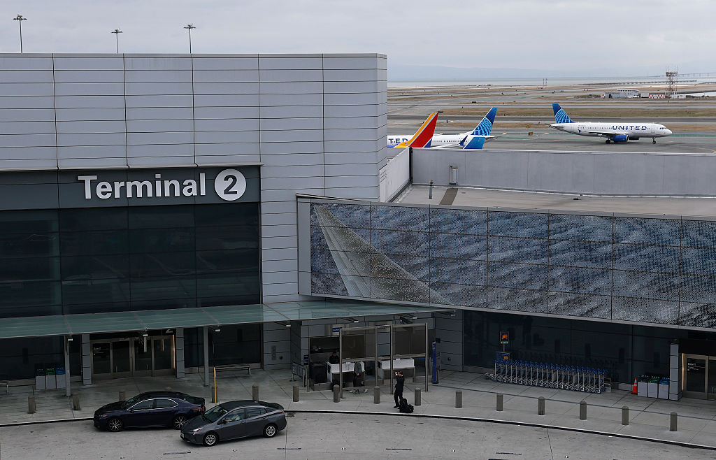 Major Airlines Offer Meals, Assistance to Unpaid Air Traffic Controllers and TSA Officers