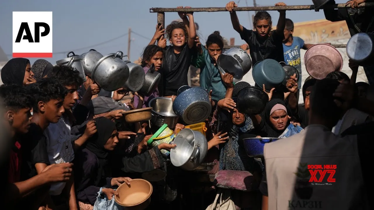 Women and children among desperate Palestinians trying to get food aid (Video)