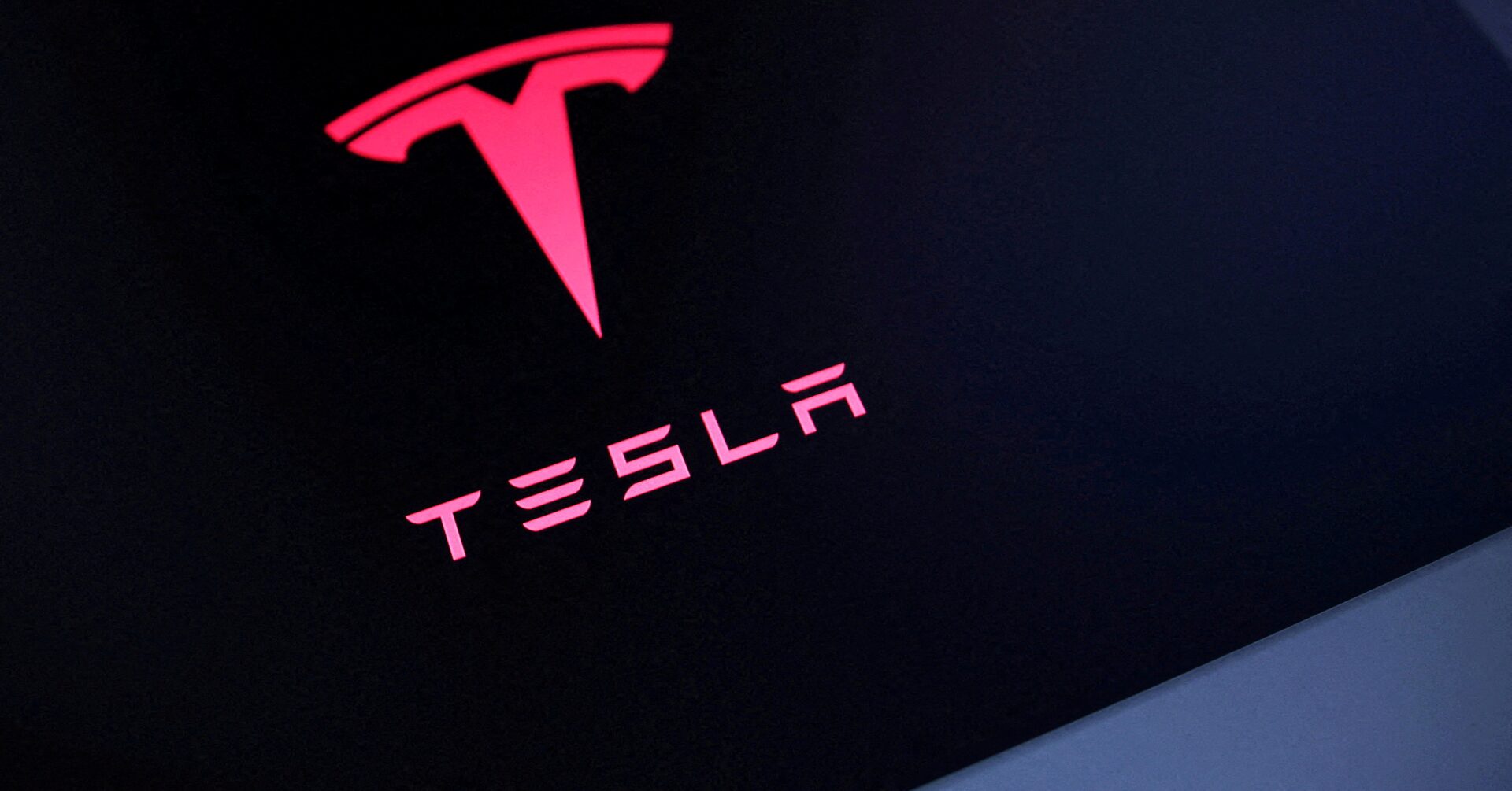 Samsung SDI in talks with Tesla to supply energy storage batteries, shares soar - Reuters