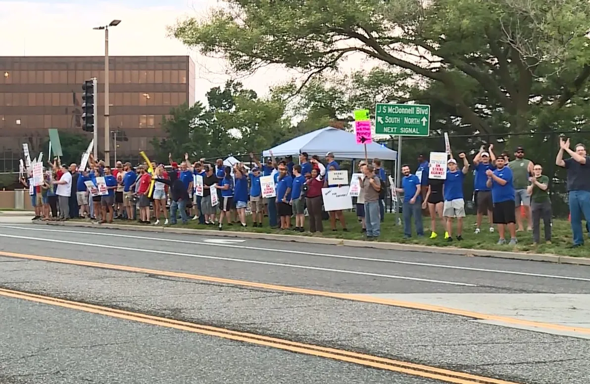 Boeing union makes counteroffer a day after rejecting latest proposal